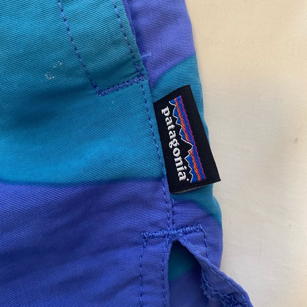 NWOT Patagonia Barely There Baggies - Picture 2 of 8